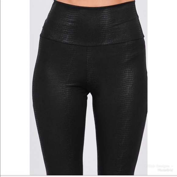 ❤️LAST 2!  Hi Waist Faux Leather Textured Leggings - Picture 8 of 8